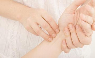 武汉白癜风的鉴别诊断小技巧 武汉白癜风的鉴别诊断小技巧